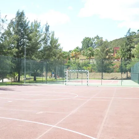 Parque Botanico & Country Club * エステポナ